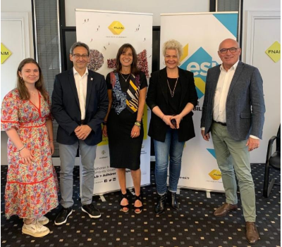 1er partenariat stratégique mis en place avec ERA IMMOBILIER France , en présence de Loïc CANTIN, Président de la FNAIM ; Eric ALLOUCHE, Directeur Exécutif d'ERA France ; Celine DEYTIEUX, Directrice générale de l'ESI ; Diane GILLOUIN, Responsable Placement pour l'ESI et Louise SIBILLE, Responsable Formations d'ERA France.